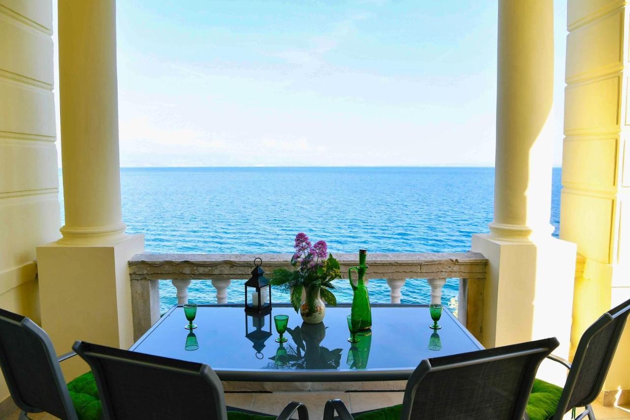 Apartment Carissima-Direct On Sea, Lovran-Opatija Экстерьер фото